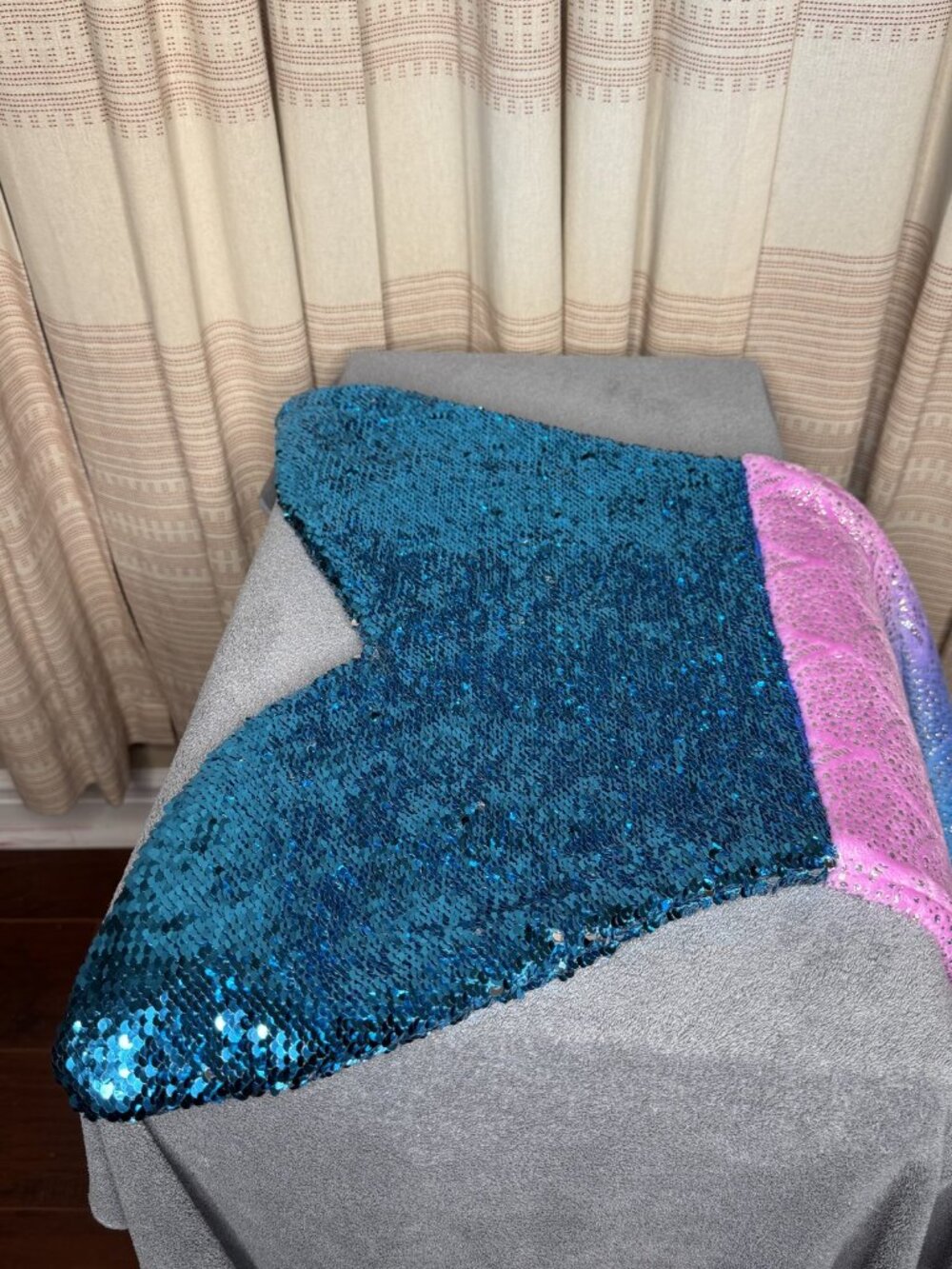 Sequin Mermaid Tail Blanket - Teal & Pink Ombre Flip Sequins Kids One Size - Picture 5 of 6